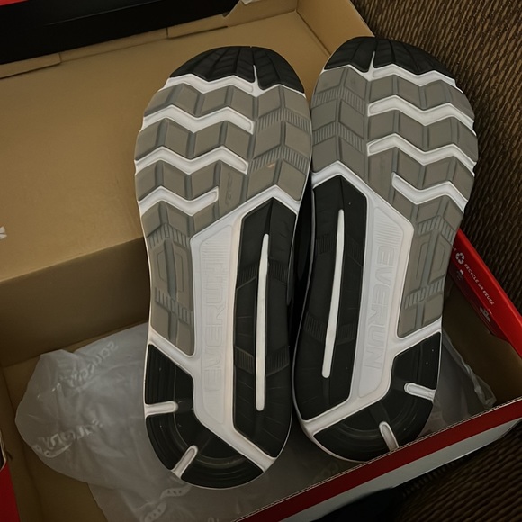 Saucony men’s shoes - Picture 2 of 3